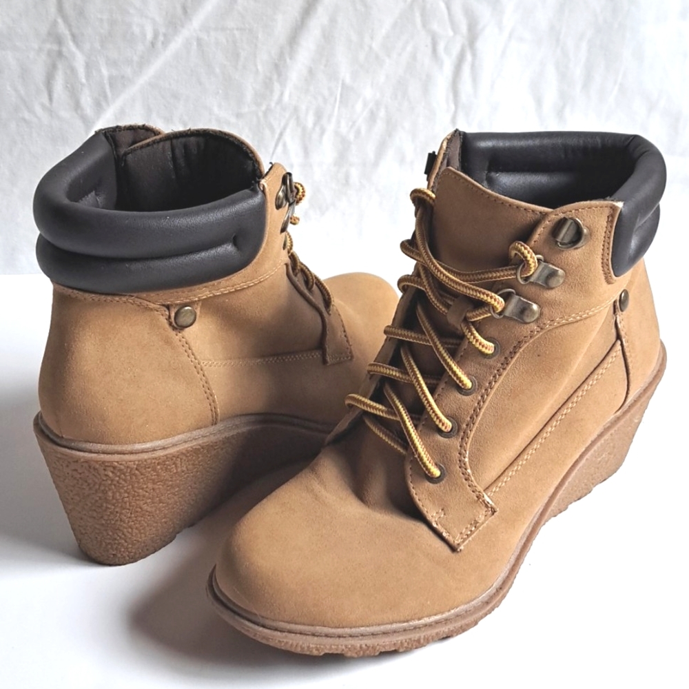 Union Bay Rapsody Lace Up Wedge Heel "Timberland Style Boot" Size 8.5